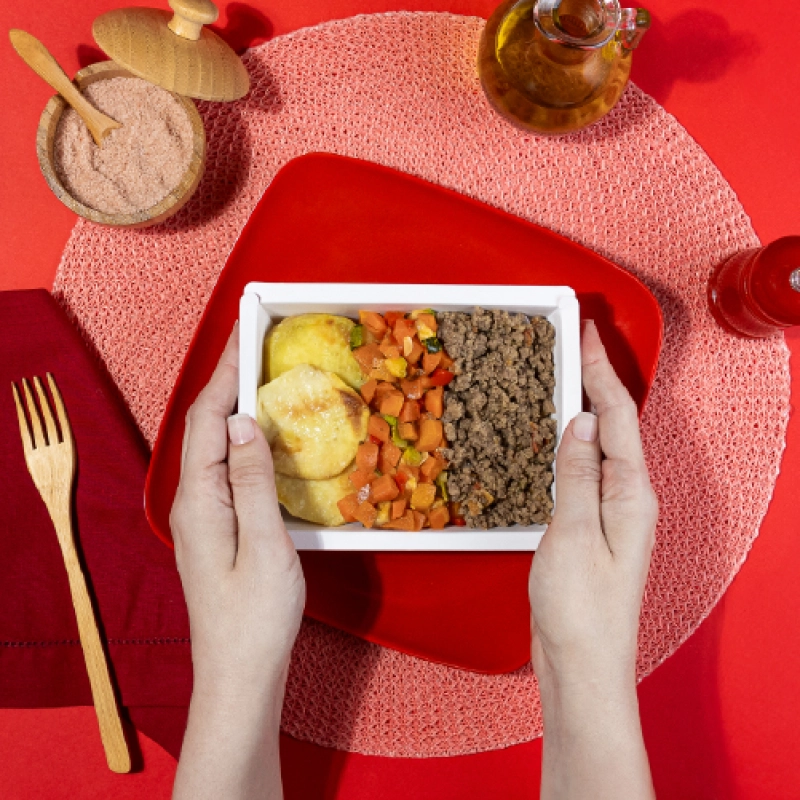 marmita - carne moída + batata doce + legumes grego